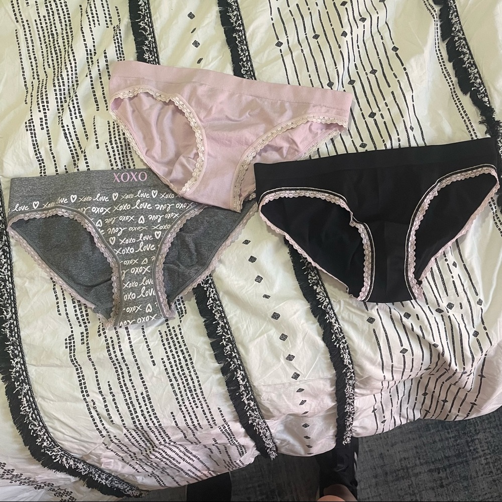 XOXO Hip Hugger Underwear Bundle - Size Large
